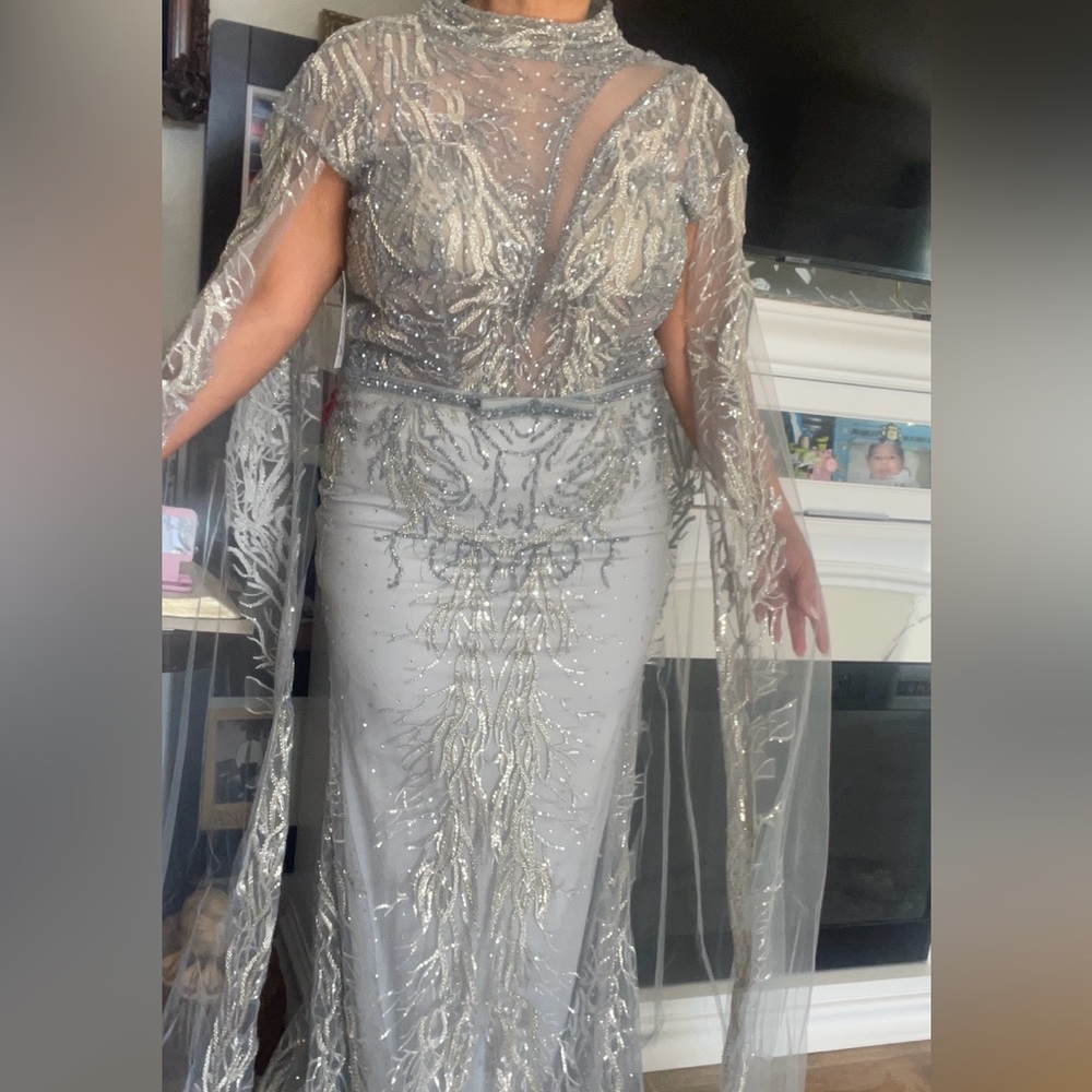 Brand new couture dress size 16 could fit someone size L or XL